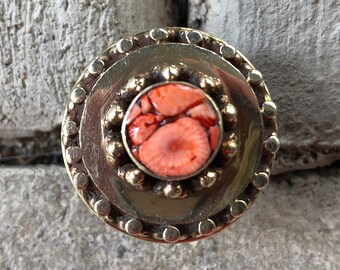 VINTAGE Moroccan ring silver tone metal pink natural coral stone round oversized statement cocktail boho ethnic Indian Middle Eastern N O 7