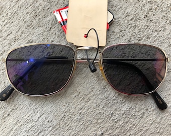 Occhiali da sole VINTAGE NUOVI anni '80 e '90, montatura in metallo color argento, lenti riflettenti grigie, blu viola, forma ovale geometrica, piccoli