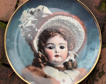 90s 1991 VINTAGE Franklin Mint Hanau Doll Museum Portrait of Madeline collectible plate porcelain blue creepy Halloween Portugal C8375 8"