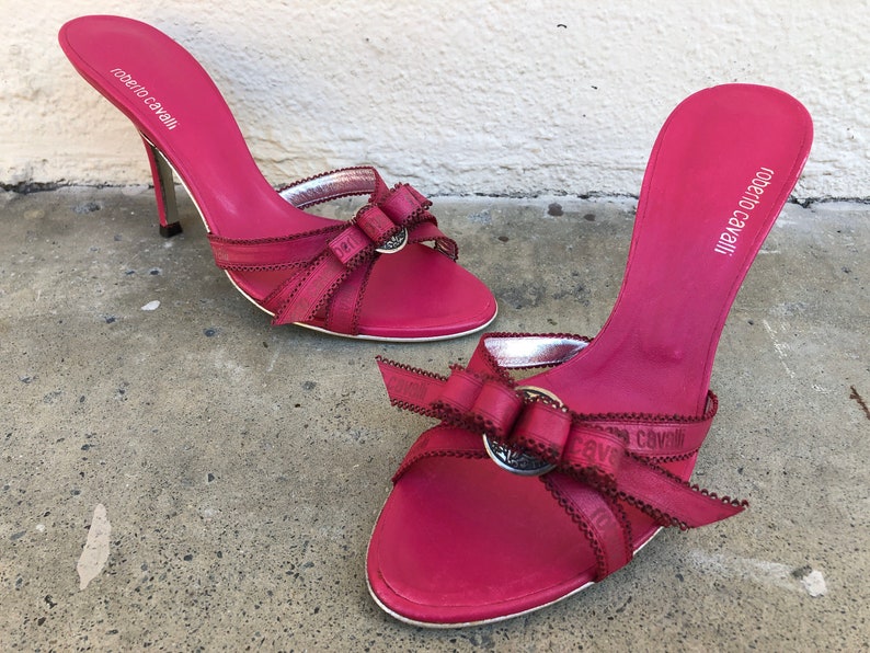 00s Y2K VINTAGE Roberto Cavalli designer shoes pink fuchsia leather scalloped branded ribbon marcasite high heel evening sandal 7 37.5 Italy