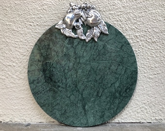 80s 90s VINTAGE Arthur Court style cheeseboard green marble silver tone metal round circle board tray charcuterie natural stone kitchen