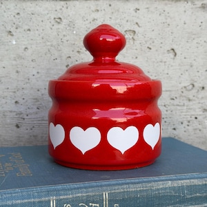 RARE WAECHTERSBACH GERMANY lidded jar honey jam sugar tea red ceramic white hearts container Valentine's Day