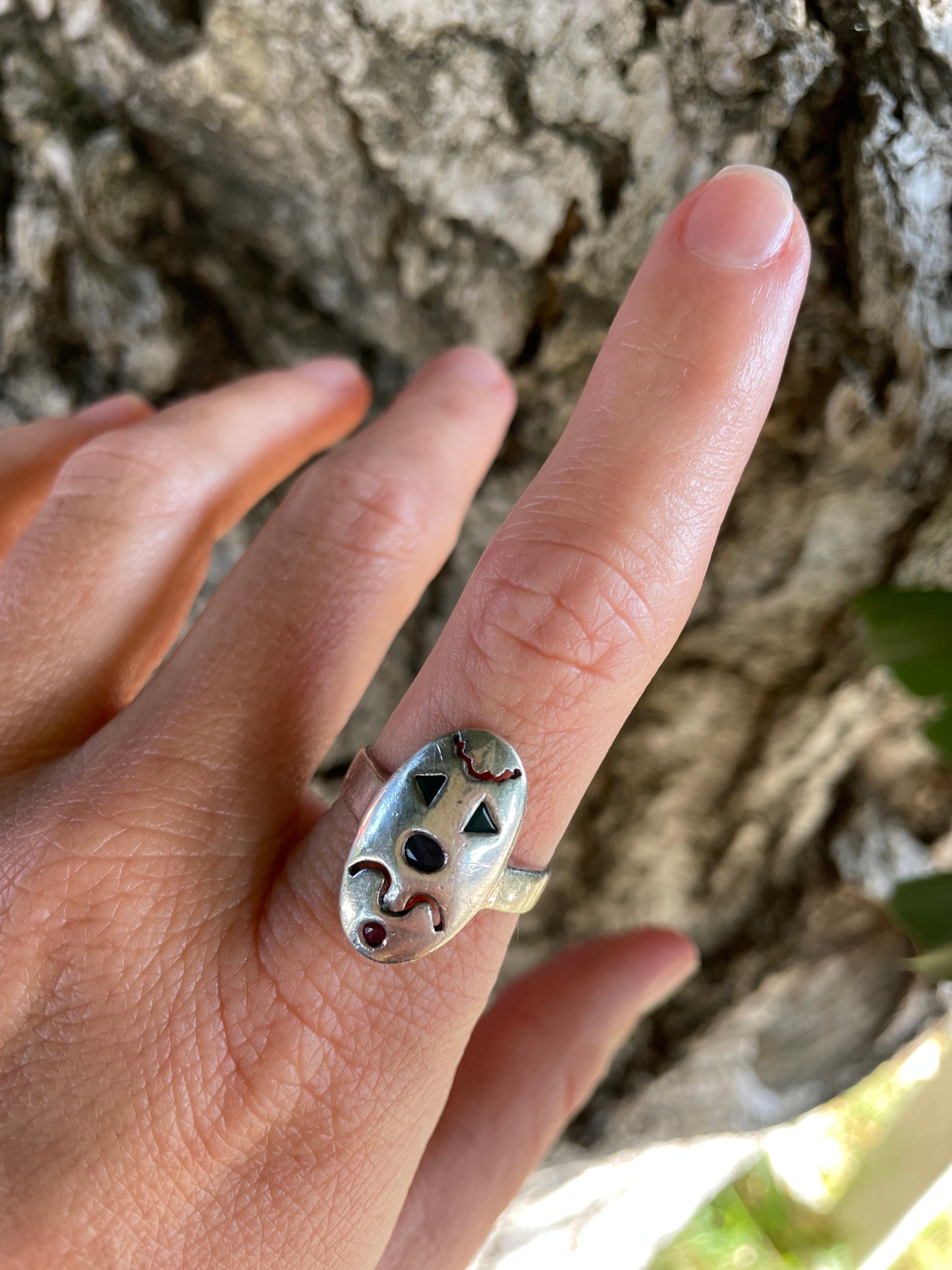 HANDMADE VINTAGE Ring Silver Tone Metal Oval Blue Green Red HANDMADE VINTAGE Ring Silver Tone Metal Oval Blue Green Red