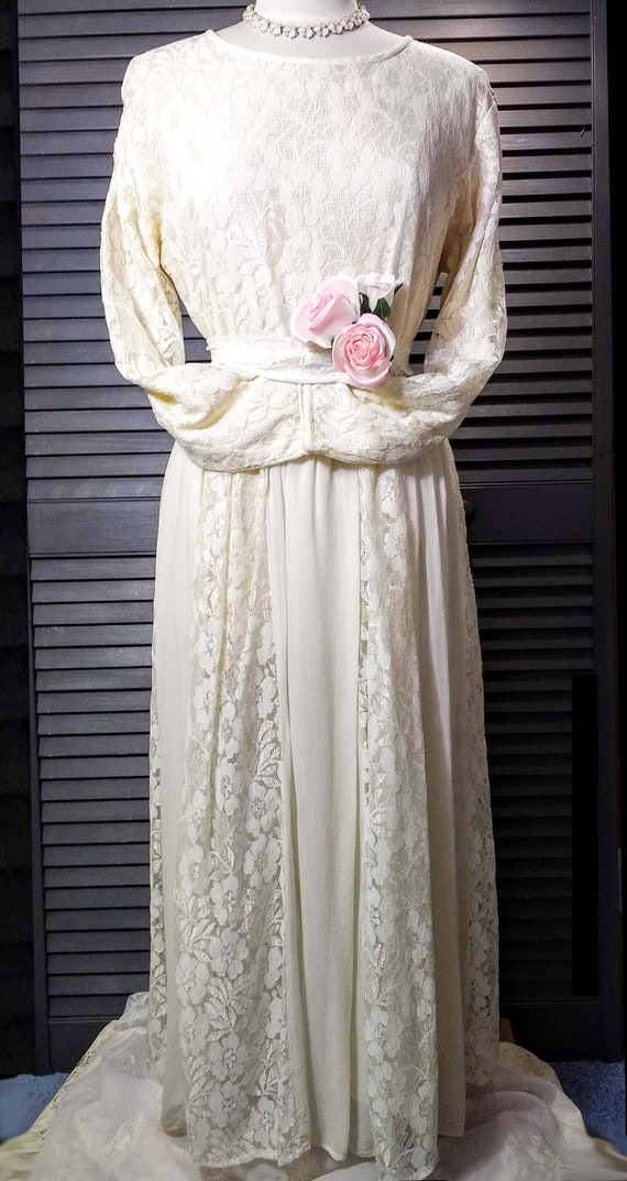 cream lace long sleeve wedding dress