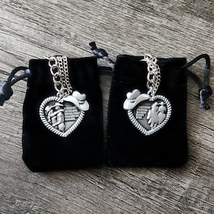 Collar romántico en forma de corazón / Regalo para ella / Regalo de San Valentín / Regalo de amor / Encanto de vaquero y vaquera / Regalo romántico para ella