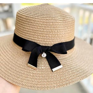 Kundenspezifische Strandhüte, benutzerdefinierte Band-Strandhut | Stroh Beachcomber Hut mit Charm Initialen | Personalisierte Sommer Sonnenhüte für Resort Wear