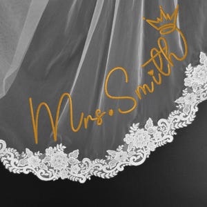 Custom Name Wedding Veil with Lace Trim – Personalized Embroidered Veil for Bride, Elegant Tulle Veil with Script Name Detail