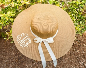 Benutzerdefinierte Braut Sonnenhut - Personalisierter Strohhut mit blauem Band, etwas Blaues Hochzeitsgeschenk, Flitterwochen Strandhut, Frau Monogramm Hut
