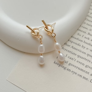 Herz | Zierliche echte Perlen Tropfen Ohrringe, 14k Gold gefüllte Mordern Knoten Minimalistische Ohrringe Naturperlen Hypoallergen Brautjungfer Geschenk
