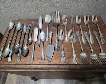 Vintage silverförsörjning med omaka mönster, försilvrad Cotillian-mönster, kalkmönster