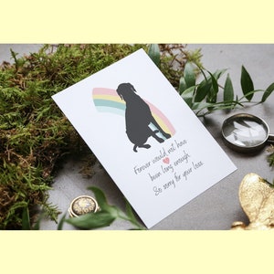 Puede incluir: Una tarjeta blanca con una silueta negra de un perro sentado bajo un arcoíris. La tarjeta tiene el texto "Forever would not have been long enough. So sorry for your loss."