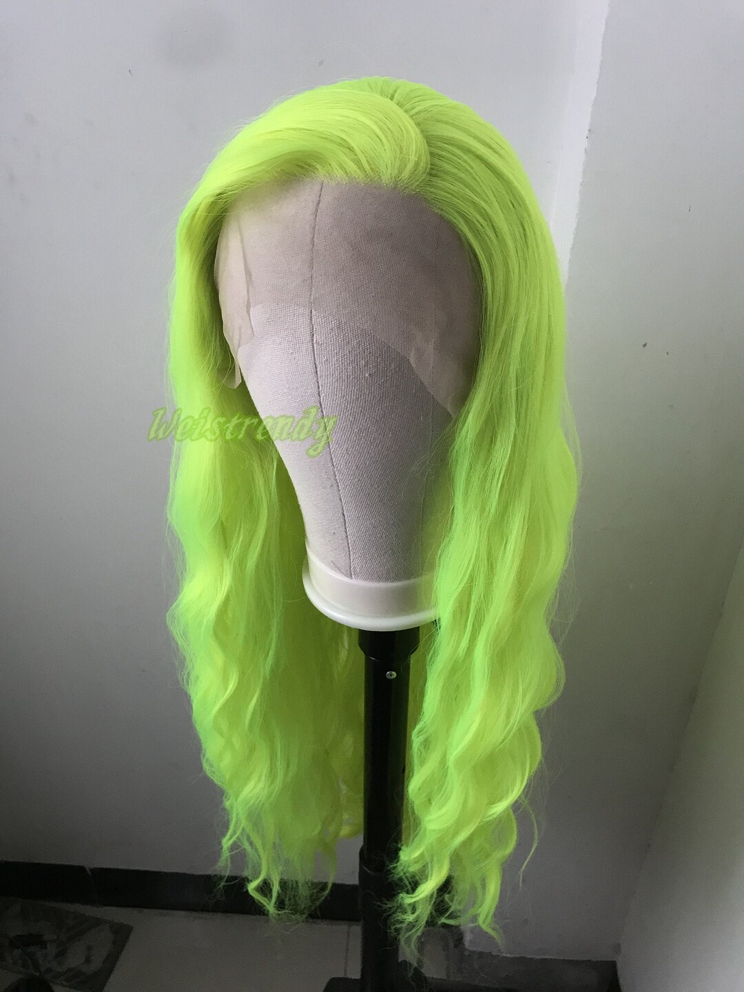 UV Yellow Long Waves Hair Wigs Synthetic Swiss Lace closure Free Parting Lace Front Synthetic Wig