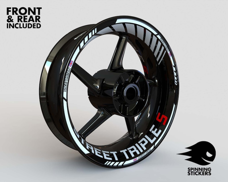 Puede incluir: Llantas de rueda de motocicleta negras con un dise&ntilde;o de rayas blancas y grises. La llanta tiene el texto "Street Triple S" en blanco con una "S" roja.