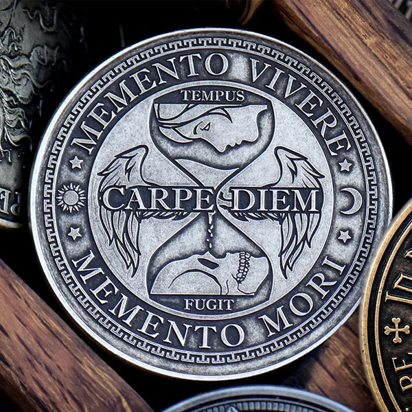 Carpe Diem Memento Mori Munt Medaillon | Latin Daily Stoïcijnse Herinnering Gift | Skull Everyday Carry Stoic Challenge Coin | Grijp de dagmunt