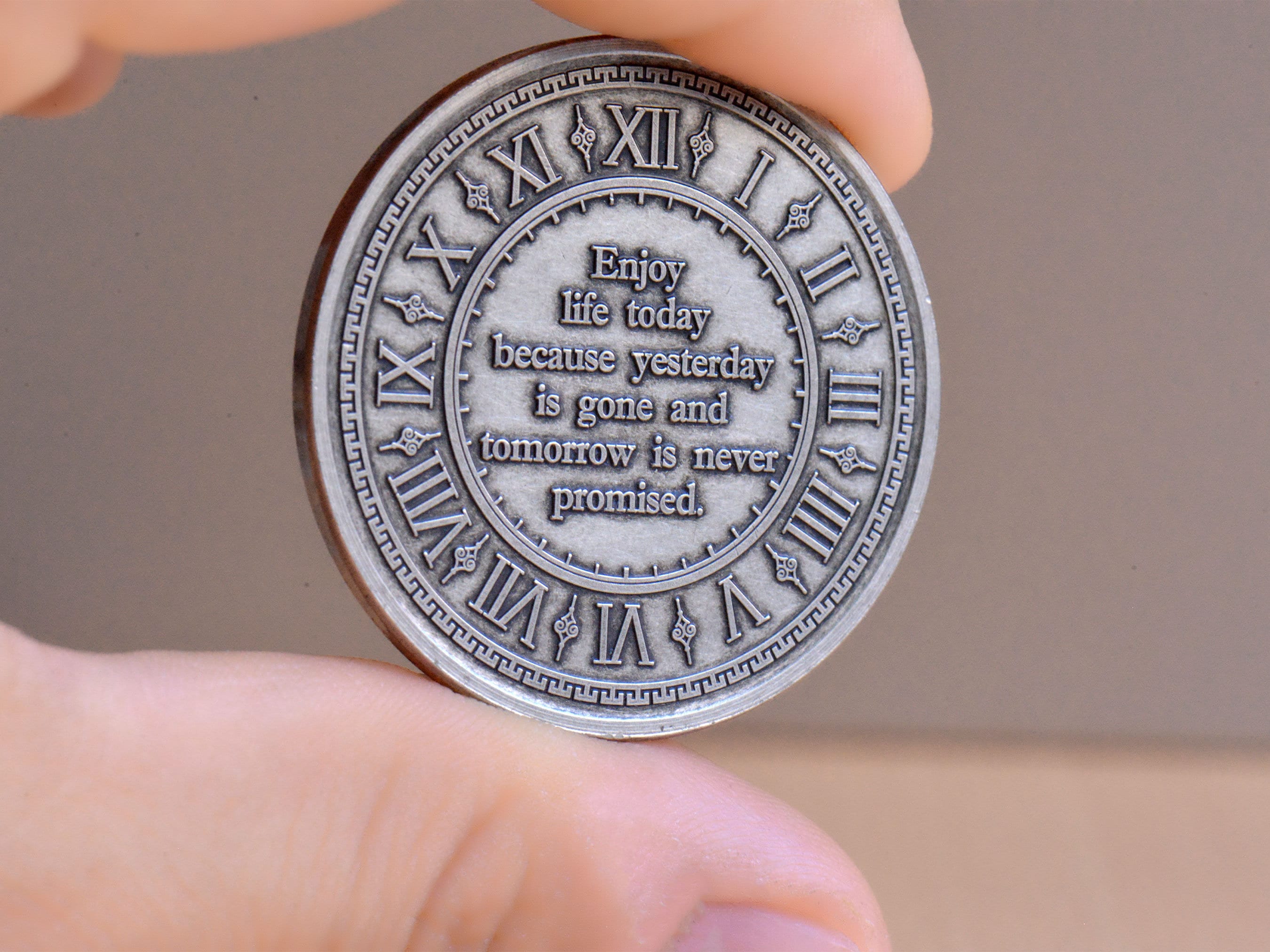 Moneda Metal Calaveras Diseño Moneda Memento Mori Carpe Diem - Regalo  Inspirador Con Símbolos De Vida Y Muerte Moneda Desafío Símbolos, image size:2700x2025