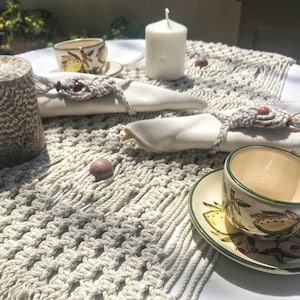 Macramé tafelloper met servetringen, boho-tafeldecor