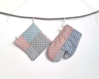 Patchwork Oven Mitt and Pot Holder Set: Unique Kitchen Gift