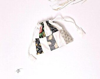 Pochette patchwork à cordon : trousse à cosmétiques florale en coton faite main unique en son genre, YK