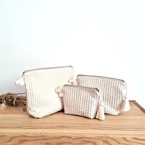 Trousse à cosmétiques en nid d'abeille, pochette en tissu nid d'abeille crème, trousse de toilette en nid d'abeille beige, pochette en coton crème, pochette faite main, pochette gaufrée beige