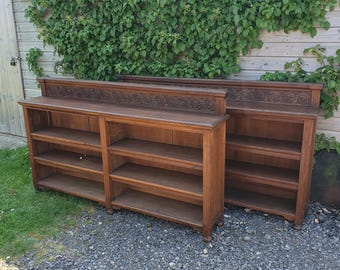 Par de estantes de carvalho do século XIX com 1,83 m de largura.