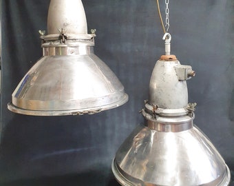 2 Industrial Pendelleuchten C1940 (Preis pro Stück) 2 übrig