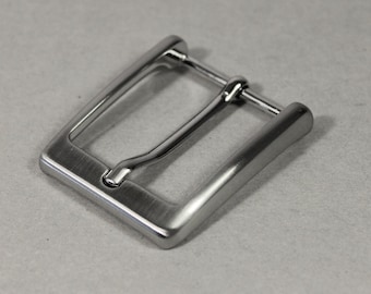 30 / 32 mm Fibbia per cintura in metallo con finitura satinata. Made in Italy