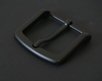 40 mm - Fibbia nera in metallo per cintura da uomo dal design pulito, liscio e lineare. Prodotta en Italie.