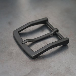 35 mm - Modern matte belt buckle, clean and simple design, made in Italy.