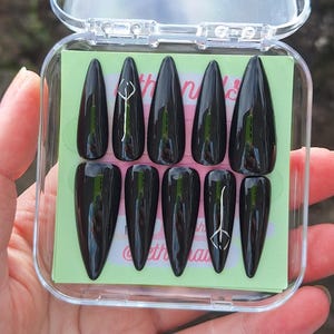 bloodborne inspired press on nails (size M)