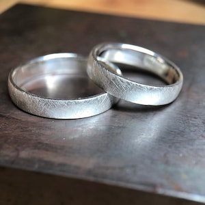 Wedding Rings Wedding Rings Set in Silver Scratched Surface