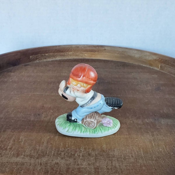 Vintage Russ Berrie and Co. #1075 Football Player Figurine