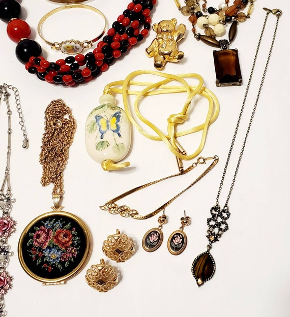 AVON Jewelry Lot - image 7