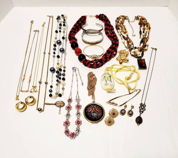 AVON Jewelry Lot - image 3