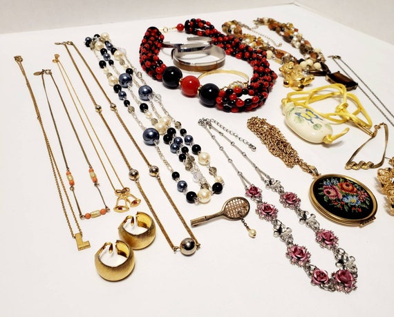 AVON Jewelry Lot - image 6