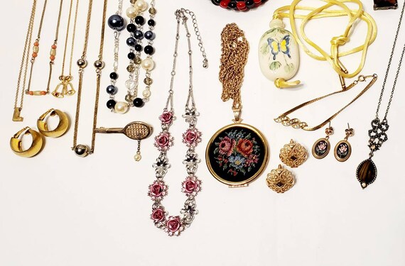 AVON Jewelry Lot - image 4