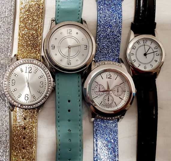 Ladies Wrist Watch Lot - Lot of 4 Watches and 2 e… - image 4