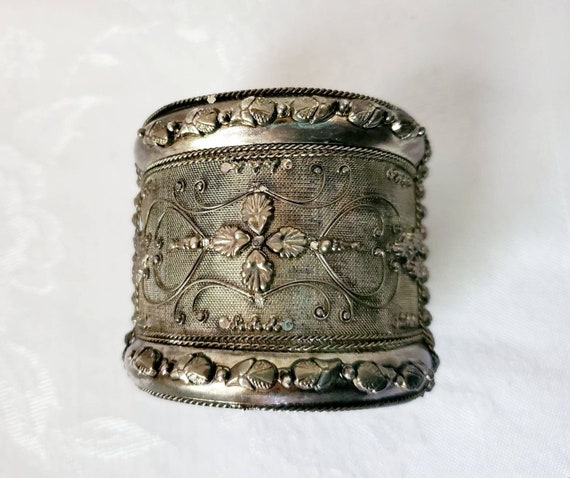 Vintage Metal Cuff Bracelet - image 5