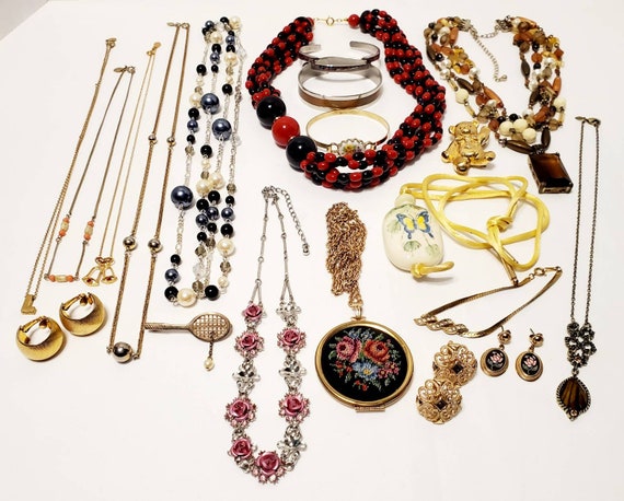 AVON Jewelry Lot - image 8