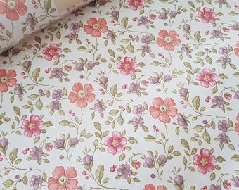 Gorgeous English vintage Wallpaper with beautiful floral pattern
