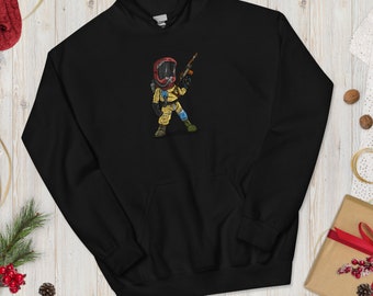Könnte beinhalten: Schwarzer Kapuzenpullover mit einer Cartoon-Illustration einer Person in einem gelben Schutzanzug und einer roten Gasmaske, die eine Waffe hält.