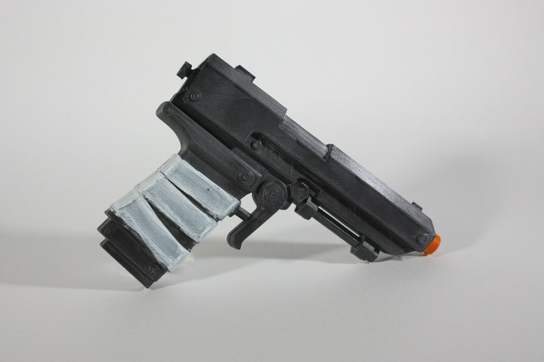 Rust LIFE-SIZE Semi-automatic Pistol P2 1:1 Gun Prop - Etsy UK