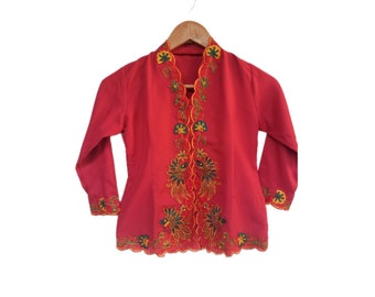 Rote Baumwoll Kebaya Mädchen: Bestickte indonesische Bluse