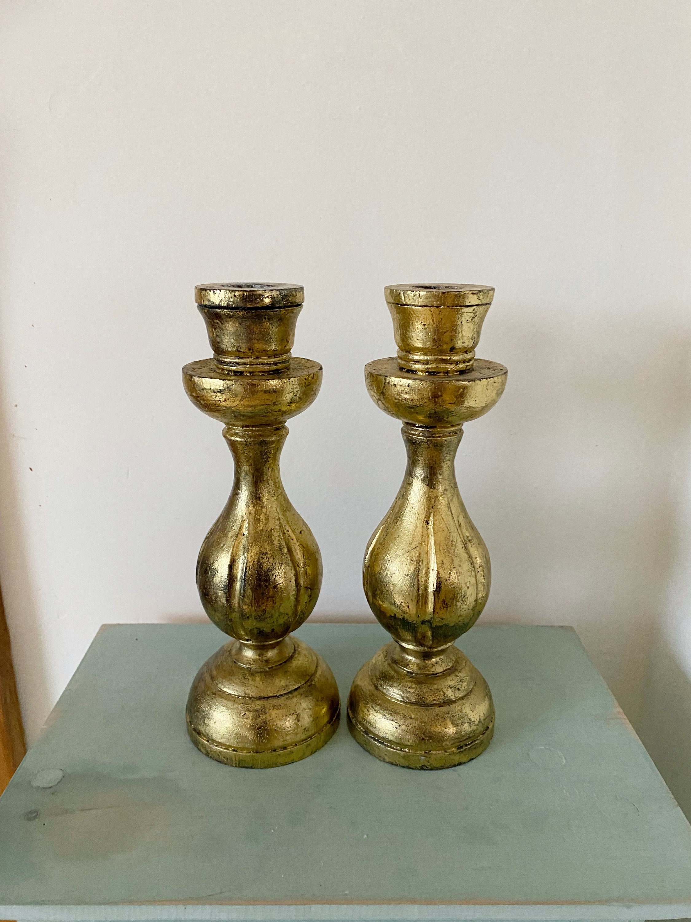Set Di 2 Portacandele Conici In Legno Di Pino - Rustico Vintage, Finitura Lavata, Con Base In Feltro - Altezza 10,4 Cm - Decorazione Per Tavolo E Camino