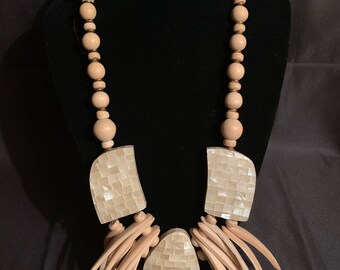 Beautiful Vintage 1980s Unique Wood Necklace (NL051)