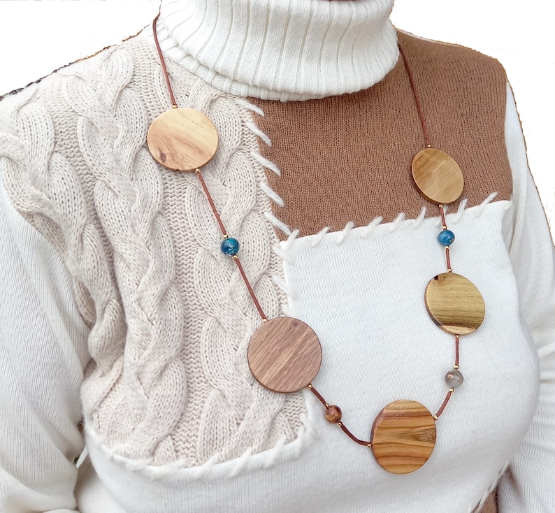 Wooden and resin necklace