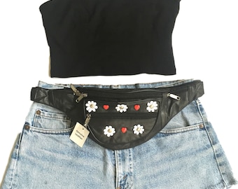 100% véritable cuir noir Bum Bag, Fanny Pack/Festival de taille. Daisy Flower & coeurs rouges