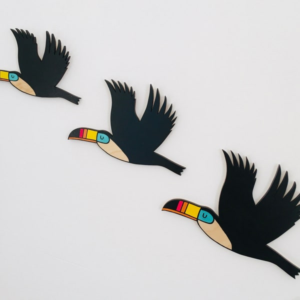 Handbemalte hölzerne fliegende Tukane - Wanddekoration