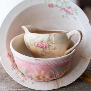 Created set - cottage core, farmhouse mixture - Hull and WS George  - bowls and gravy - stains and crazing