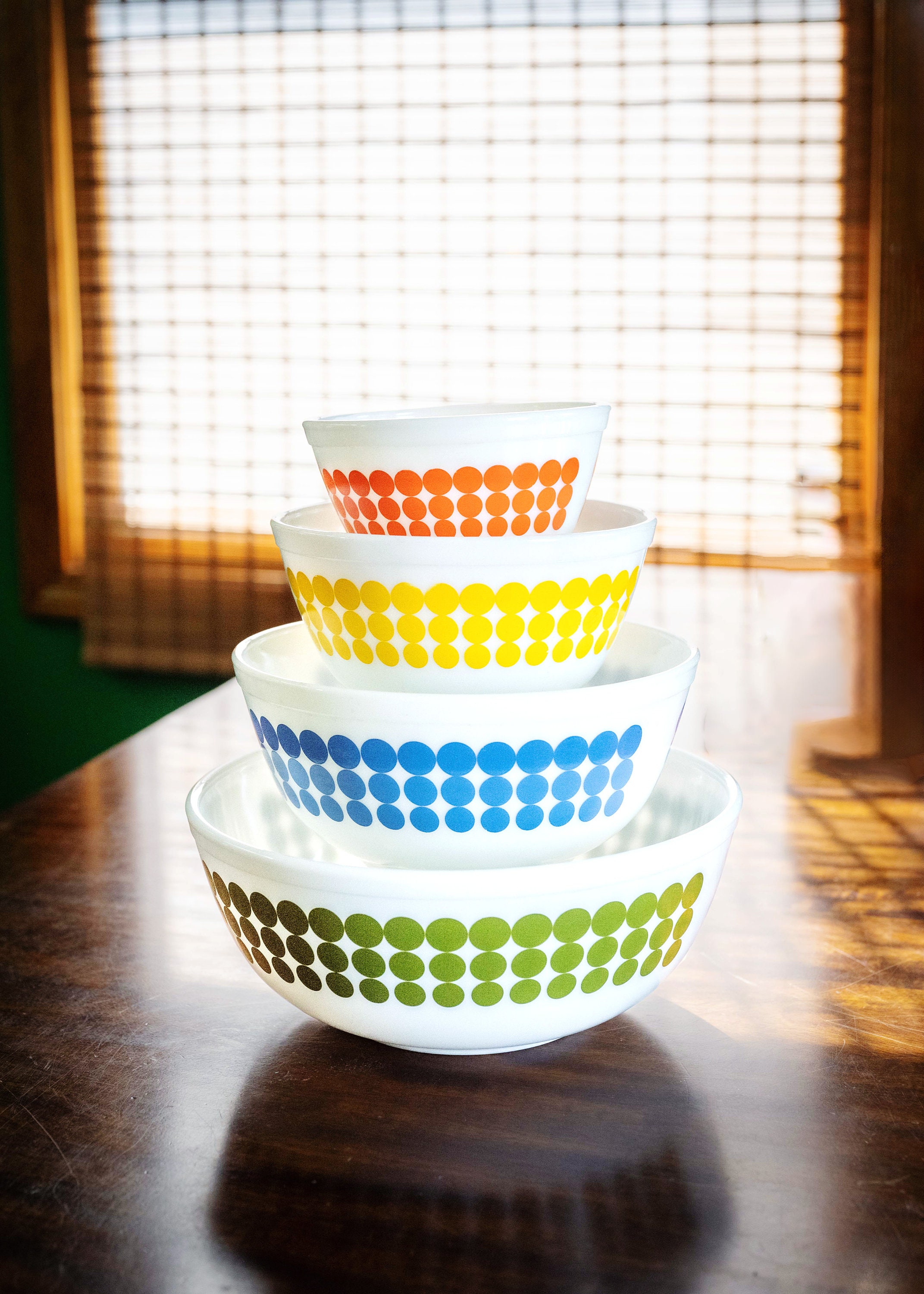Amazing, Shiny, Crisp Pyrex Dots Mixing Bowl Set, in Great Amazing, Shiny, Crisp Pyrex Dots Mixing Bowl Set, in Great
