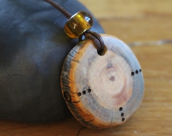 Legno di pino della Lapponia | Amuleto con simboli arcaici | Legno speciale finlandese ricco di resina